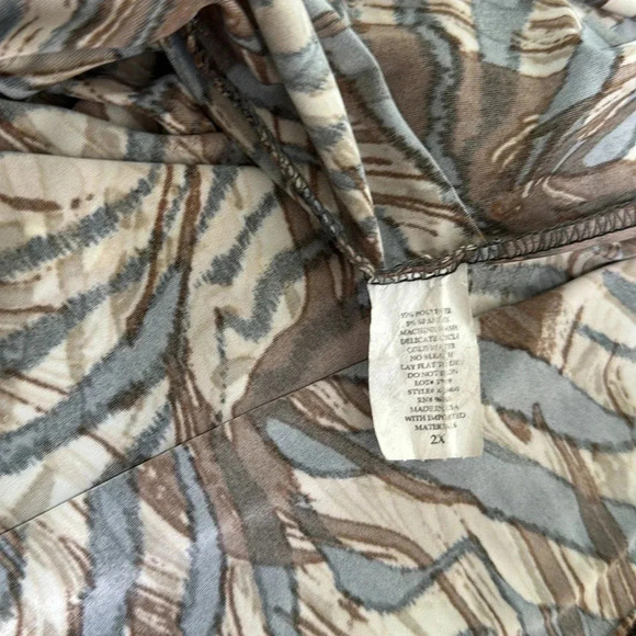 Rachel plus size animal print wrap top with silver metal size 2X - Picture 5 of 5